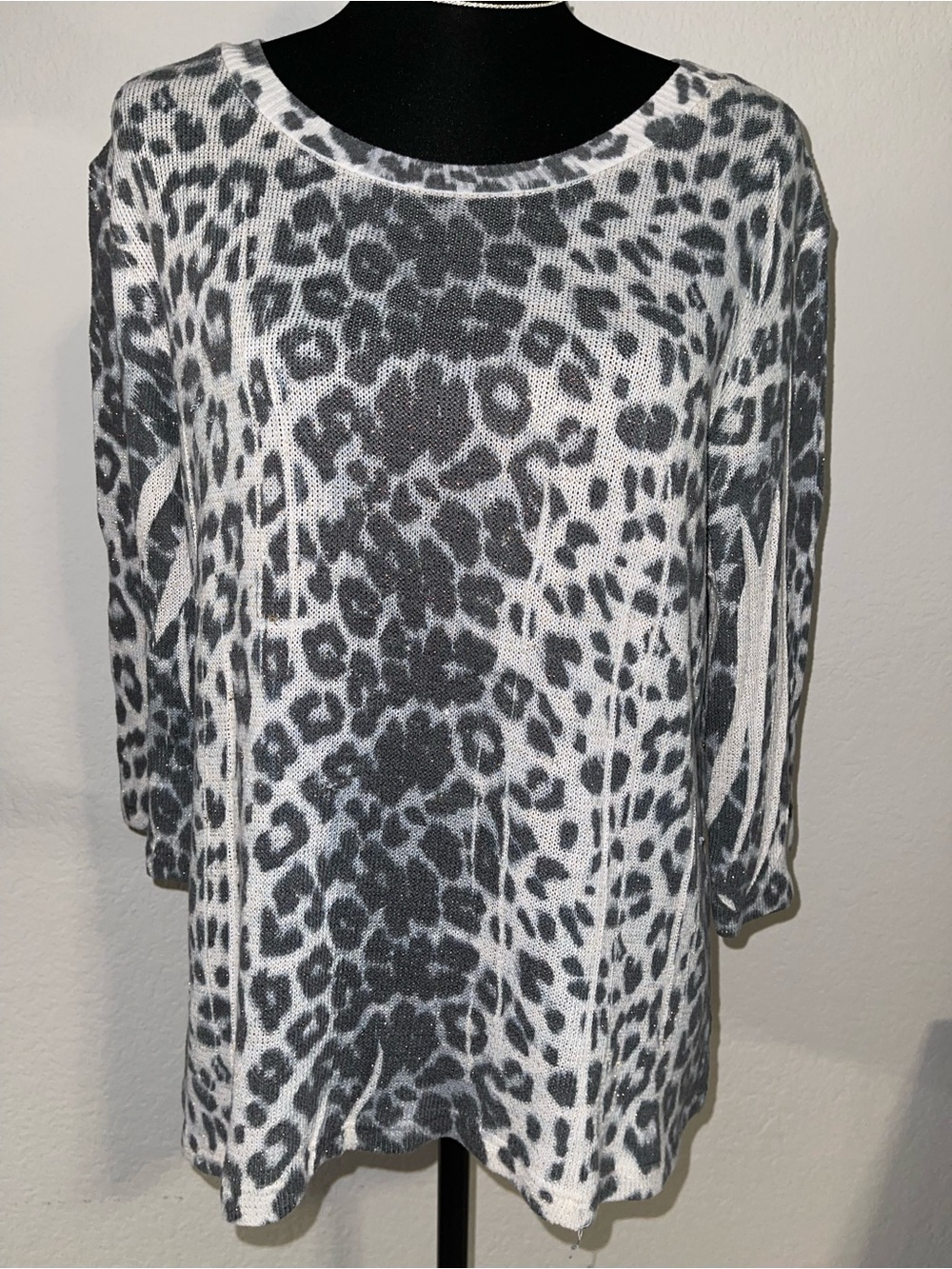 Women’s Gray & White Leopard Print Lightweight Scoop Neck Sweater
